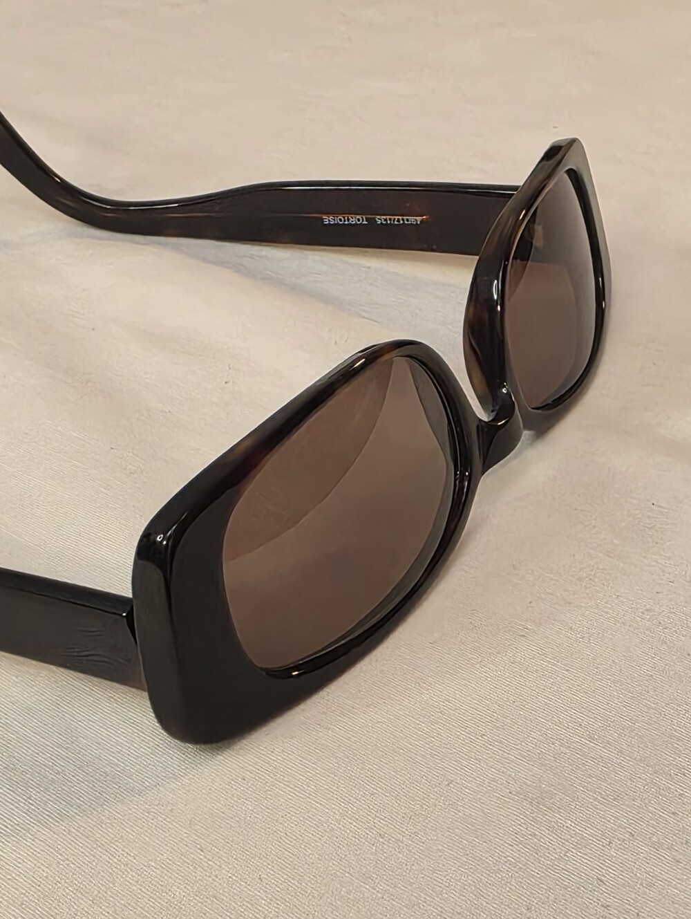 Bulova Peru Small Tortoise Rectangular Sunglasses - Picture 4 of 6